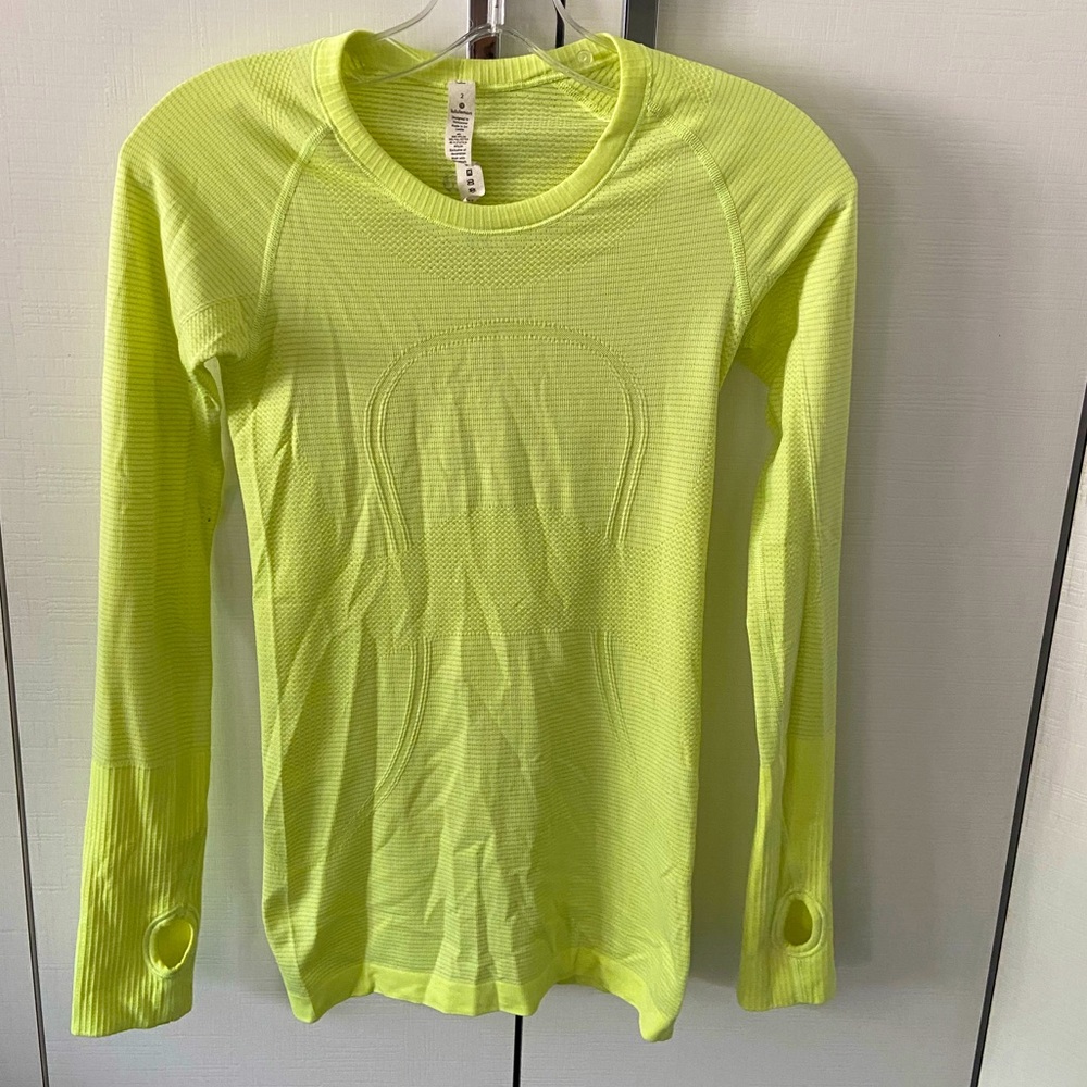 Lululemon running shirt